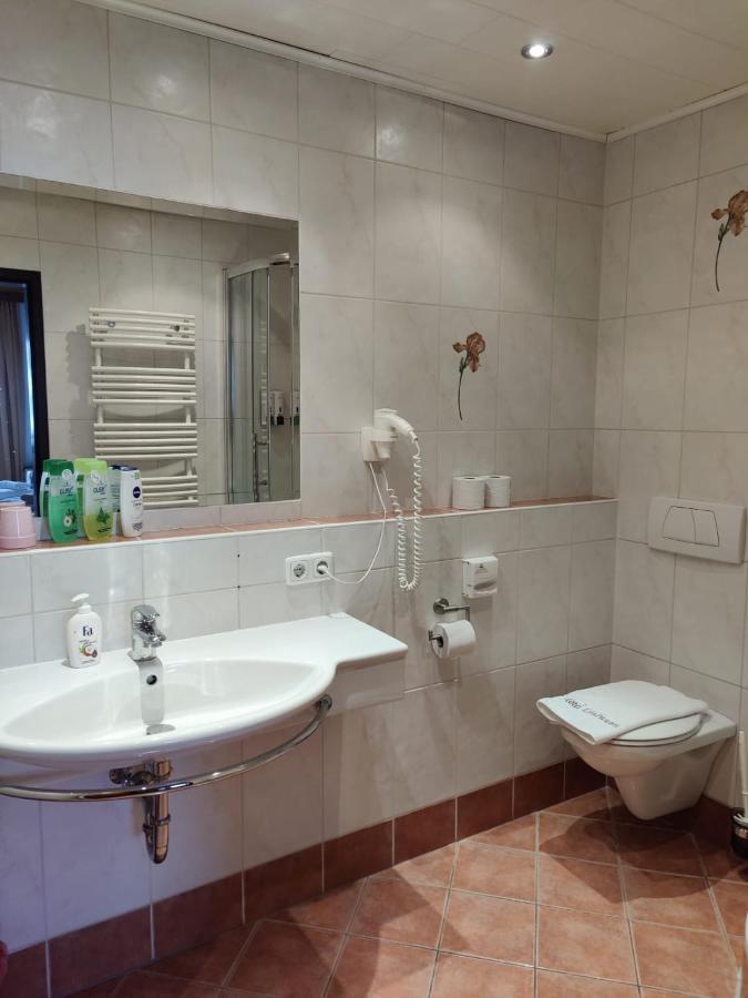 באד גויסרן Hotel Lindwurm מראה חיצוני תמונה