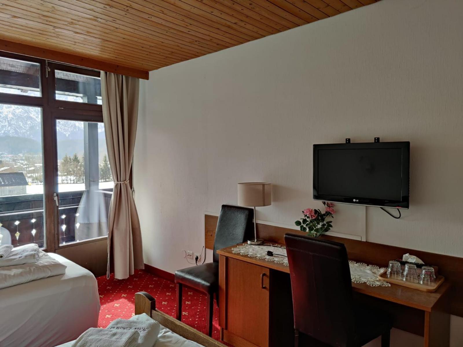 באד גויסרן Hotel Lindwurm מראה חיצוני תמונה