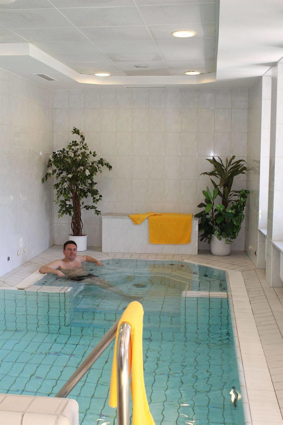באד גויסרן Hotel Lindwurm מראה חיצוני תמונה